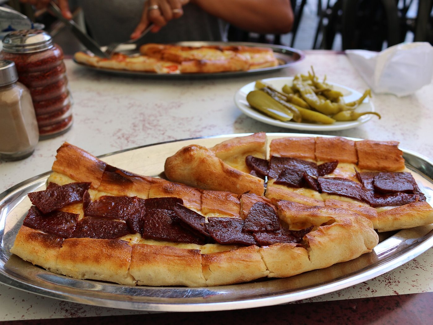 Sucuklu Kaşarlı Pide