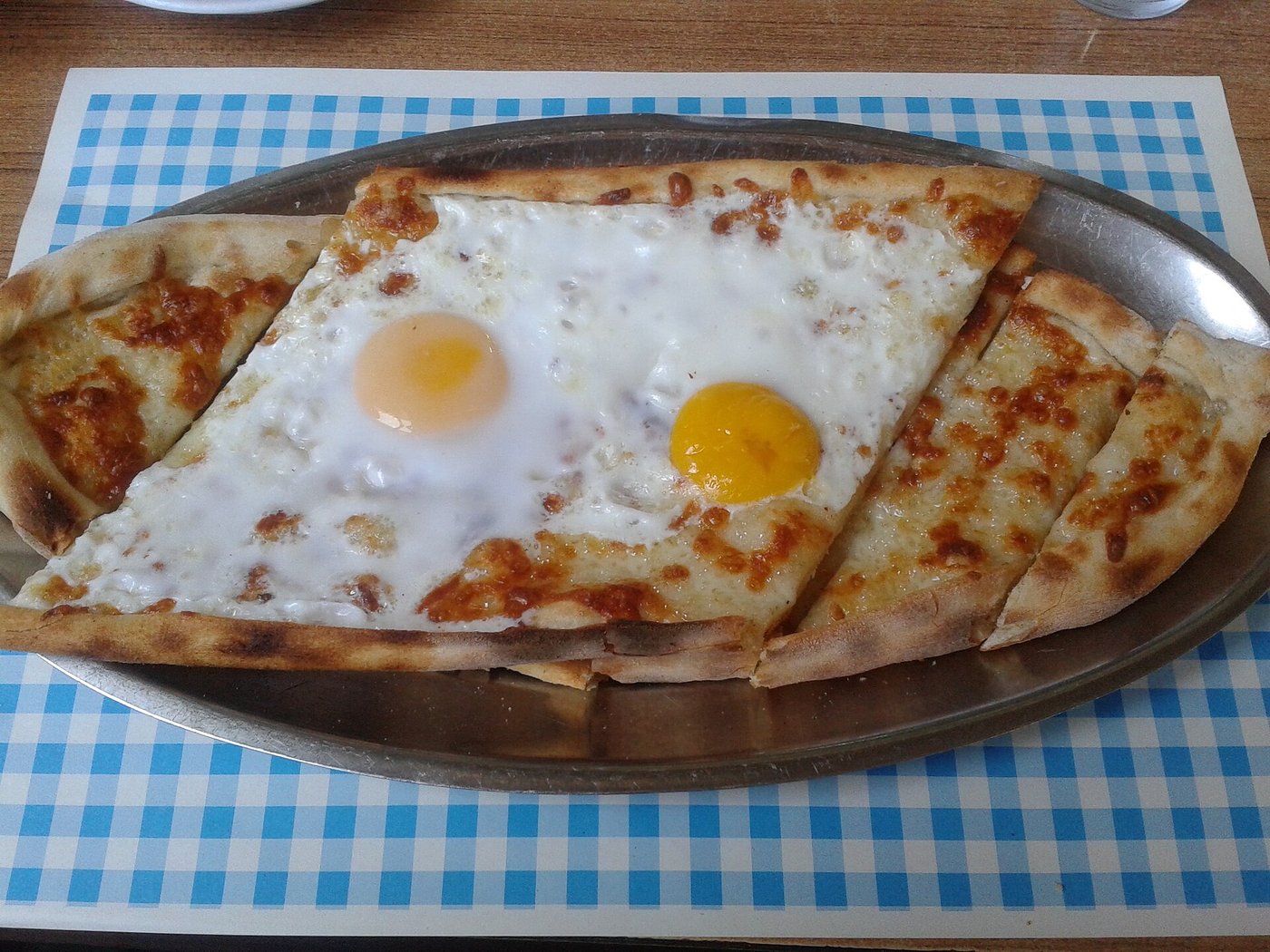 Yumurtalı Kaşarlı Pide